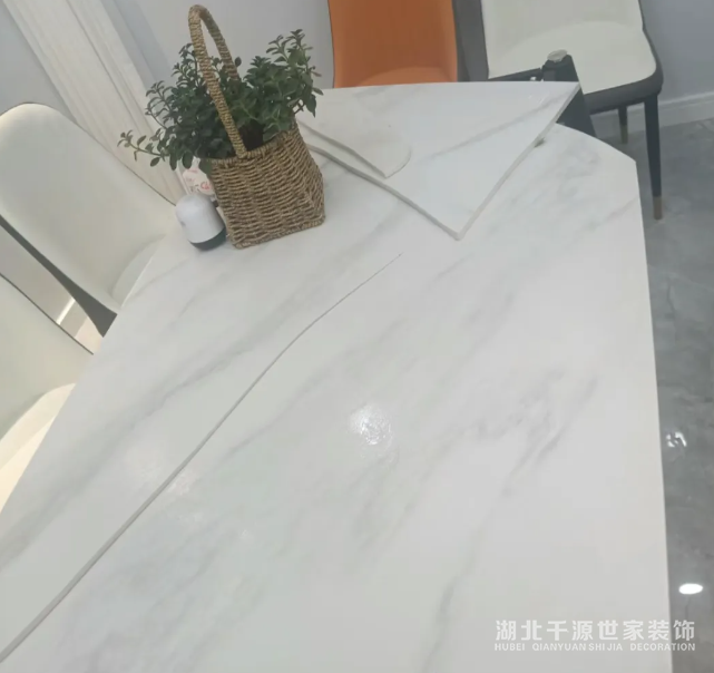 避雷！這5種餐桌千萬別買，不是瞎說，花上萬塊買的教訓(xùn)！